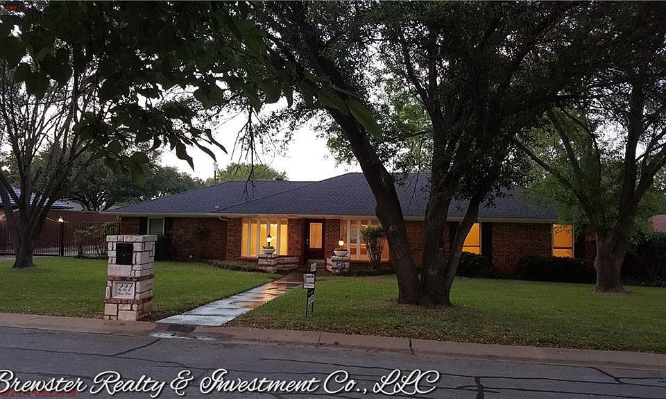 1st image of 221 Bexar Dr