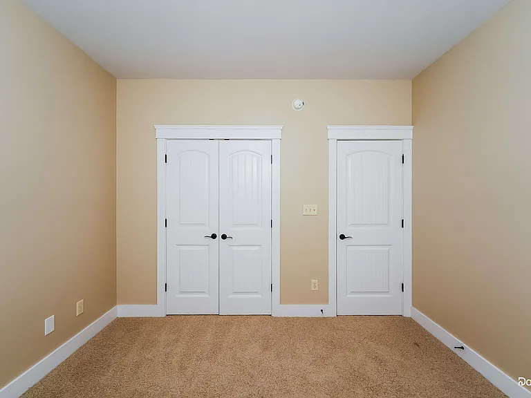 925 Clover Cir — Photo 13