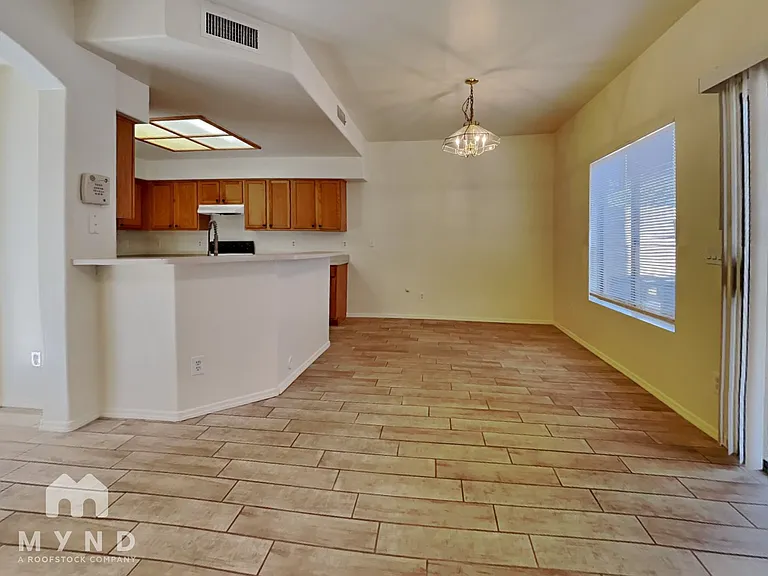 10524 W Almeria Rd — Photo 9