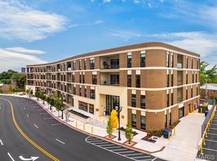 8250 Forsyth Blvd #409, Clayton, MO 63105