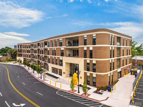 8250 Forsyth Blvd #409, Clayton, MO 63105