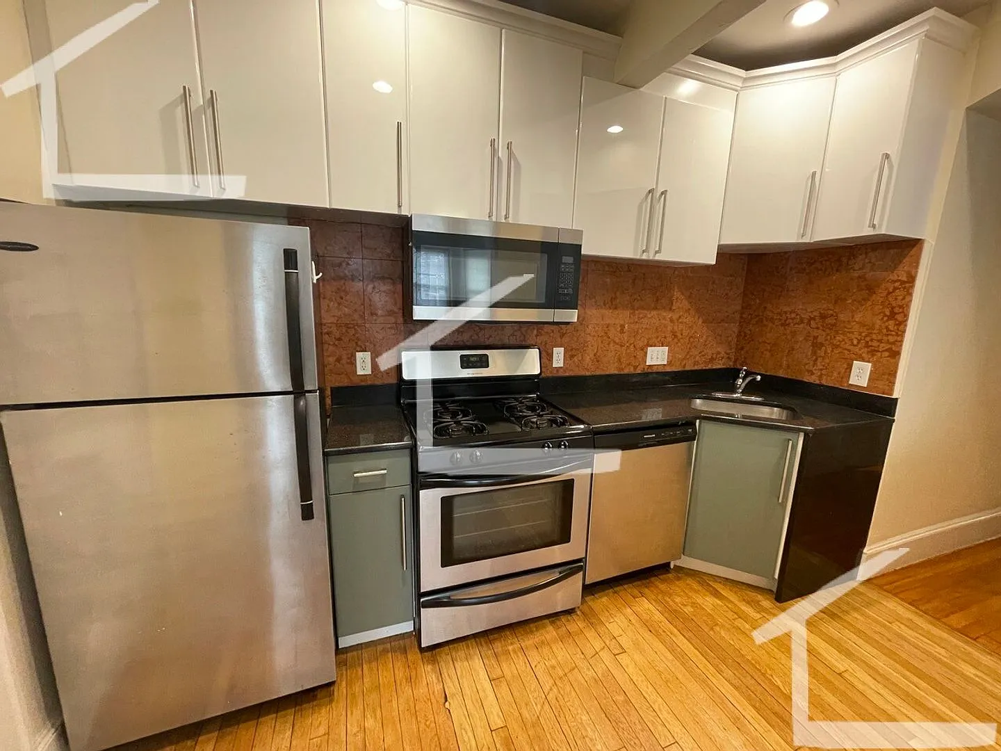 Most Popular Off-Campus Choice! Desirable Street Near Bu! 1k Rebate At Closing — Photo 1