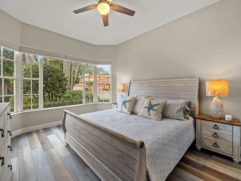 33 Monterey Pointe Dr — Photo 18
