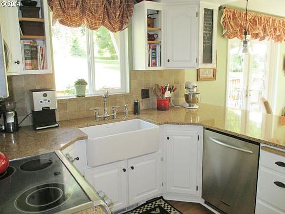 3rd image of 229 Boulder Hill Dr