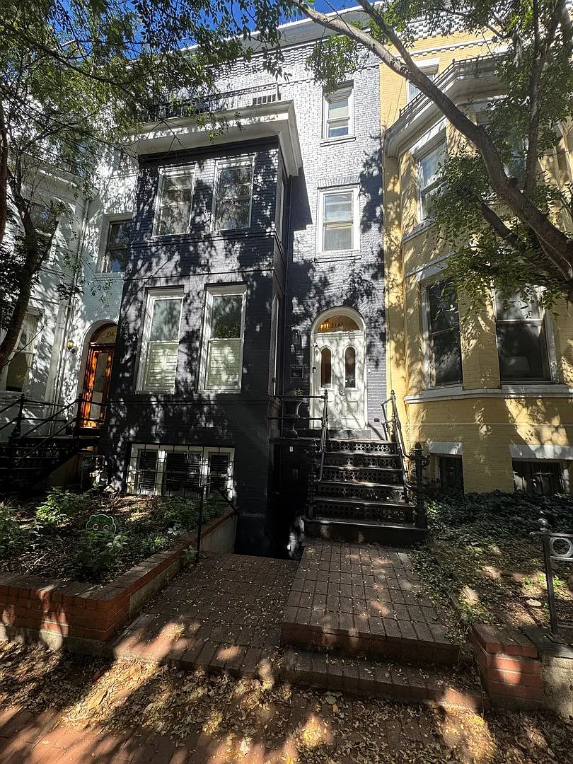 Newly Renovated, Amazing Location, One Bedroom In West End! -Private Patio! — Photo 1