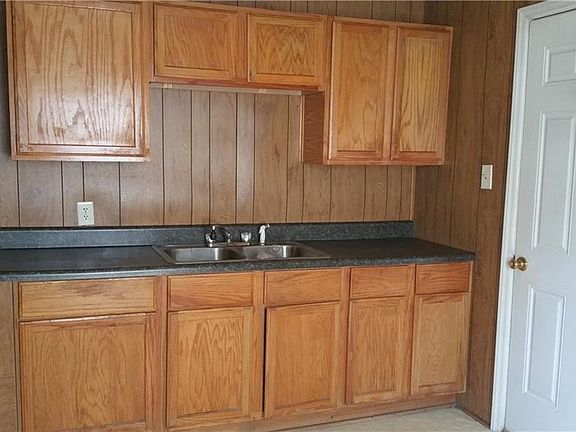 2nd image of 505 Pine St