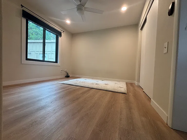 124 Hiawatha Ave #7 — Photo 7