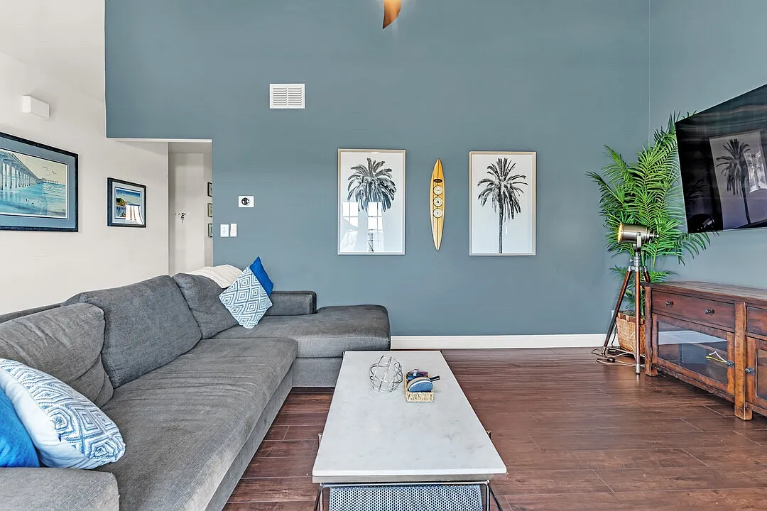 5653 Riley St — Photo 3