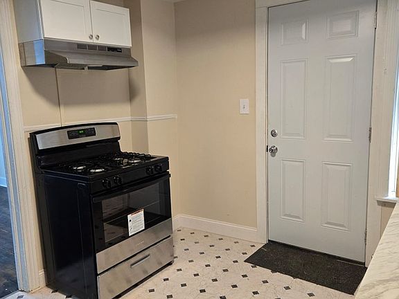 3rd image of 615 E 10th St #2