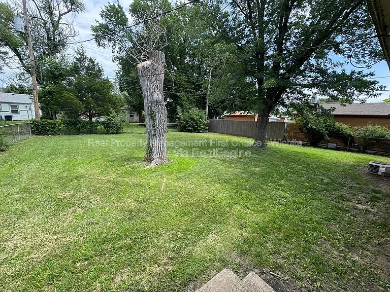 2136 S Euclid St — Photo 14