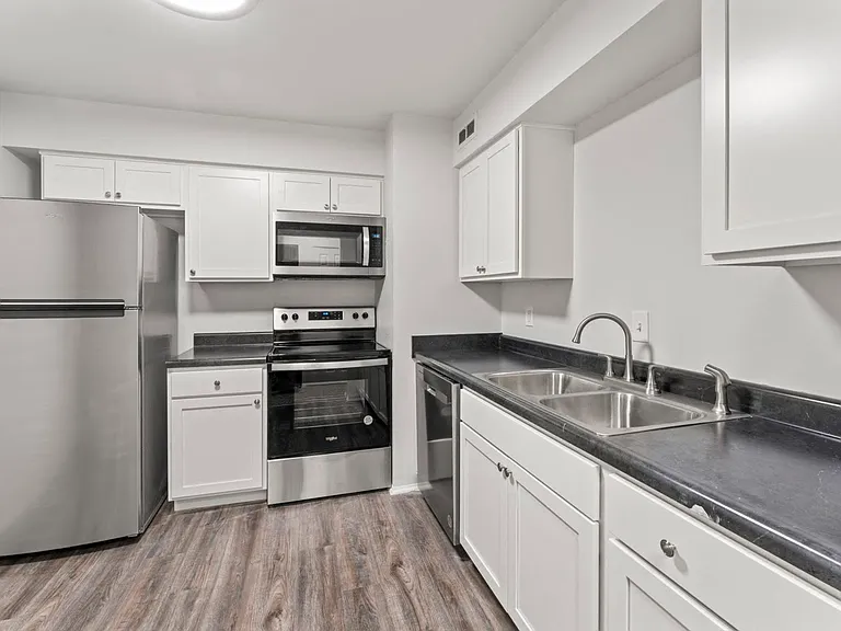 2 BR 1 ¼ Ba Photos