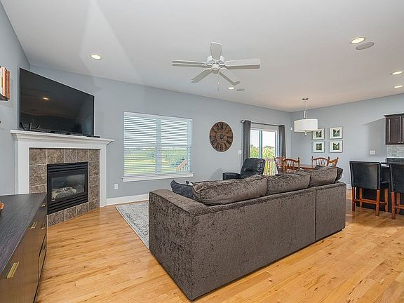 3rd image of 410 Cameron Way