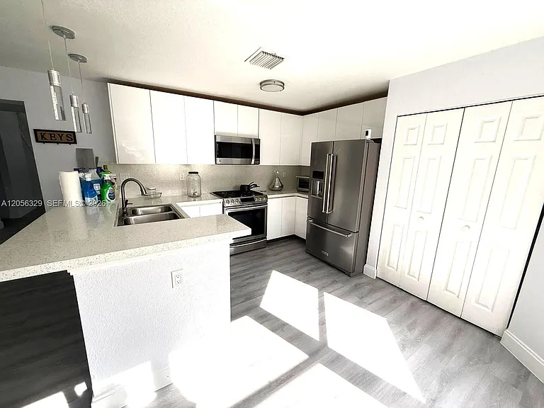 9352 SW 155th Ave — Photo 10