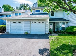 4 Upperbrook Ct, Parlin, NJ 08859