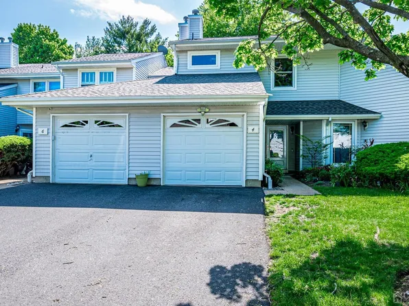 4 Upperbrook Ct, Parlin, NJ 08859