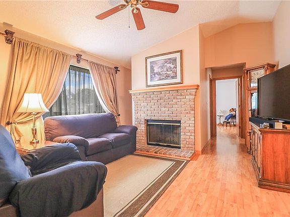 5th image of 1109 James Ave