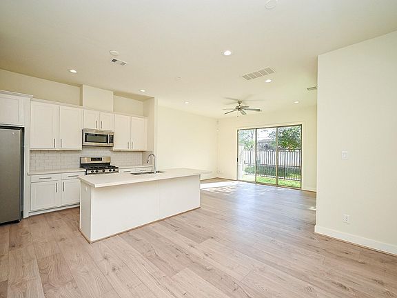 5th image of 1106 Fuschia Rd