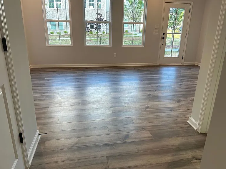 1004 Taylor Ct — Photo 3