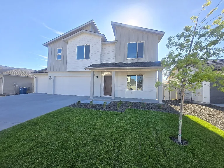 15276 Fuchsia Ave — Photo 2