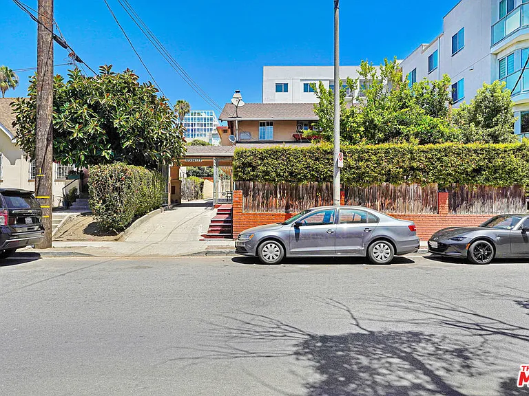 7139 Hawthorn Ave #3 — Photo 1