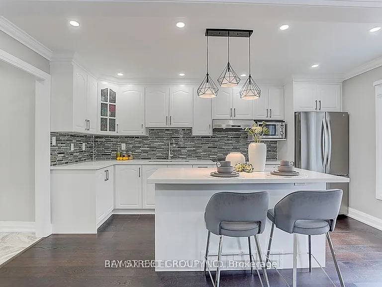 29 Featherstone Ave — Photo 4