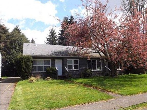 2nd image of 3206 SE Lorne St