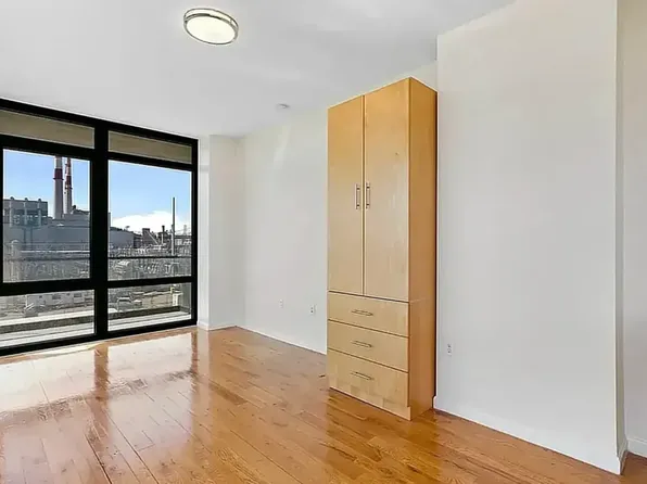 34-46 Vernon Boulevard image 7 of 18