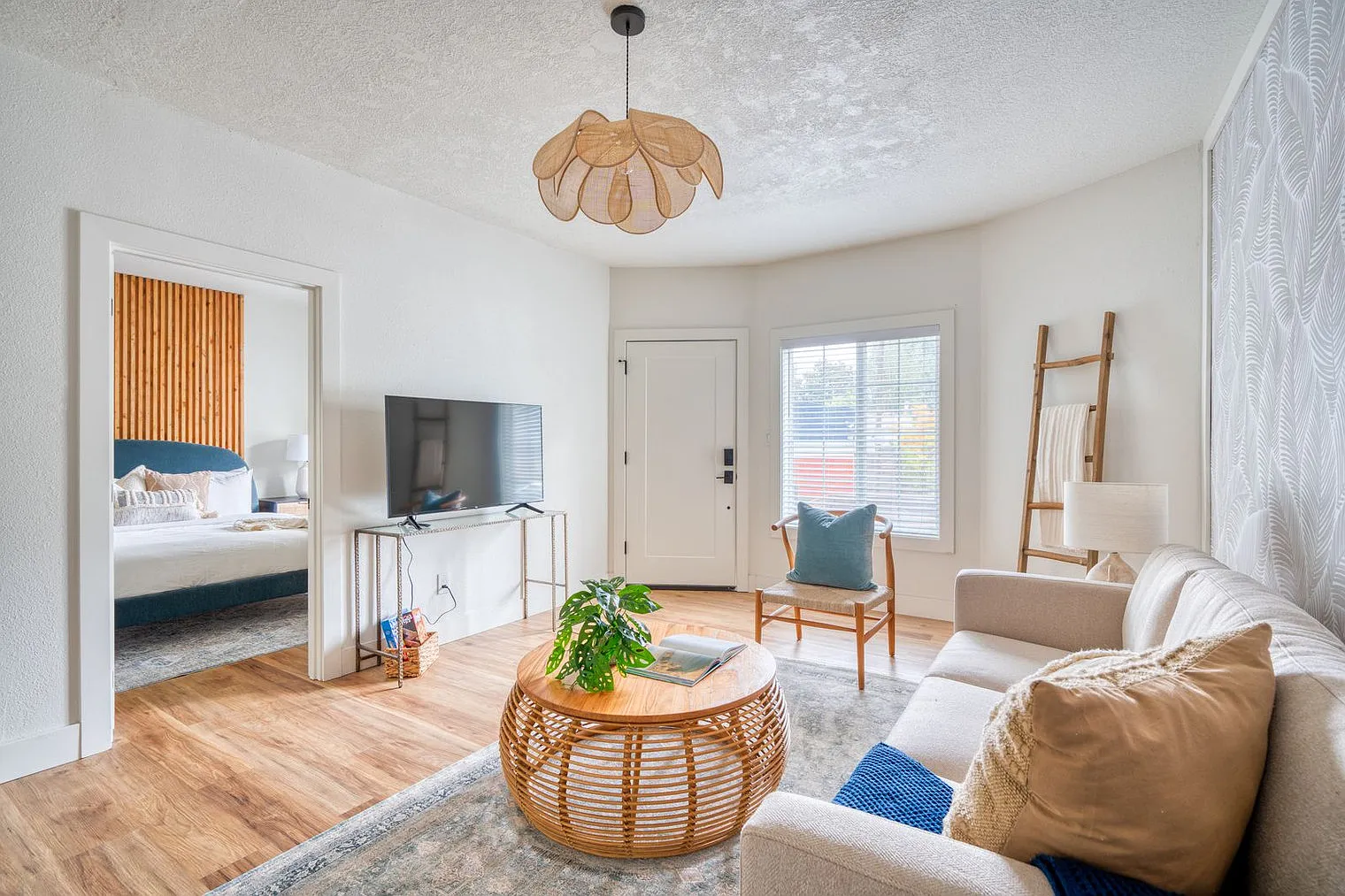 1 bed, 1.0 bath, 398 sqft, $2,226 — Photo 2