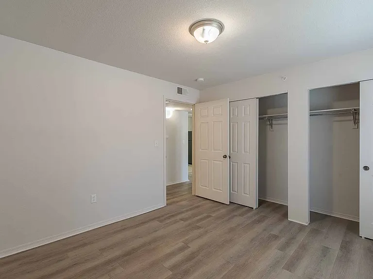 West Park Apartments — Photo 36