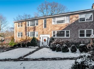 167 Heritage Hill Rd APT B, New Canaan, CT 06840