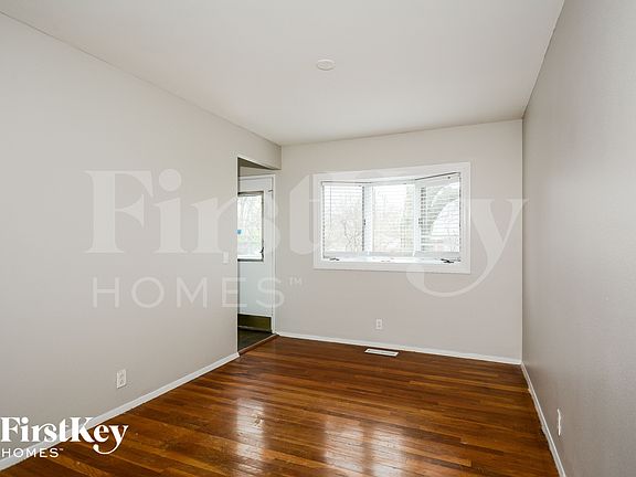 5th image of 2718 Westminster Dr