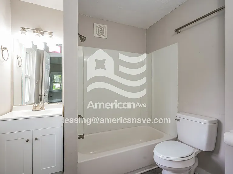 1672140_009_main_bathroom_13732705.jpg