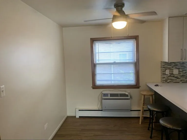 2709 N 74th Ave #1E — Photo 6