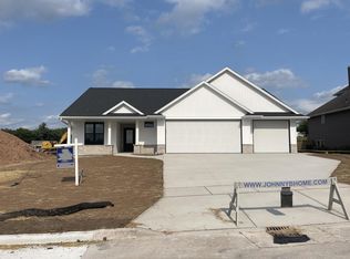 1118 Lake Largo Dr, Green Bay, WI 54311