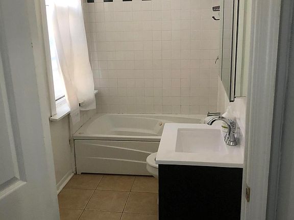 5th image of 1248 N Wolcott Ave APT 2