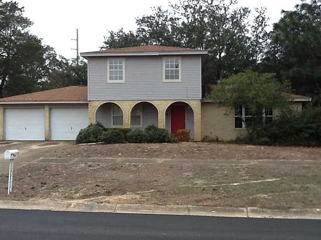 1st image of 702 Dubois Dr