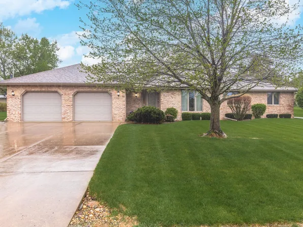 103 E 9th St, Gridley, IL 61744