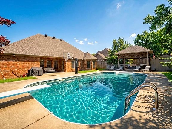 2nd image of 865 Cordoba Dr