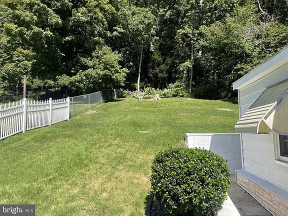 3rd image of 515 W Mahanoy Ave