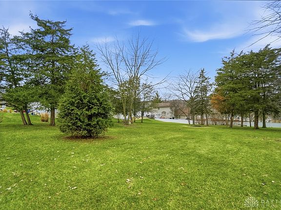 3rd image of 74 Thornhill Dr