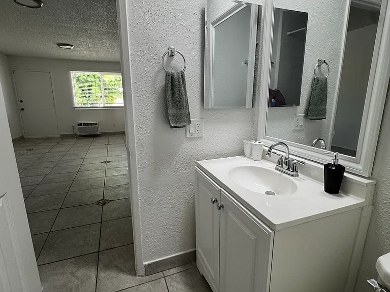 7116 Milwood Ave #2 — Photo 3