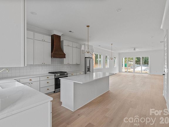 5th image of 2808 Grimes St