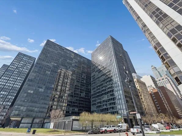 910 N Lake Shore Dr #1415, Chicago, IL 60610