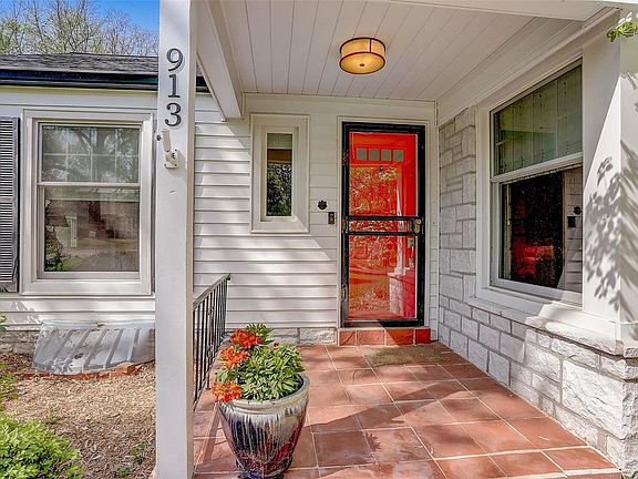 3rd image of 913 Woodshire Ln