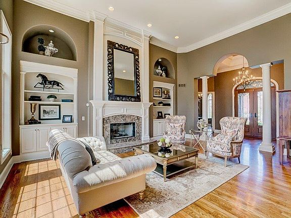 3rd image of 6687 Heritage Woods Dr
