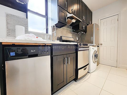 4th image of 101 W 105th St APT 4W