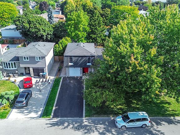 2nd image of 16 Grassington Cres