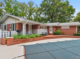 301 Graeser Rd, Saint Louis, MO 63141