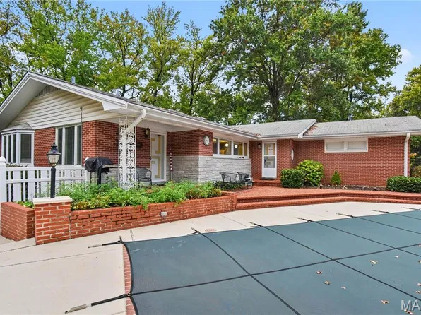 301 Graeser Rd, Saint Louis, MO 63141