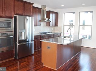 24454 Hawthorn Thicket Ter, Sterling, VA 20166